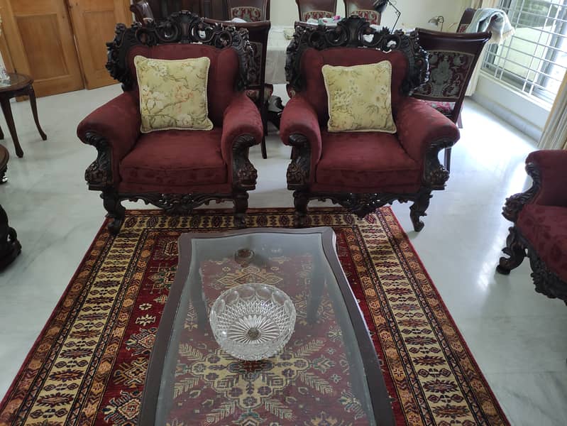 5 Seater Sofa with Centre Table. 4