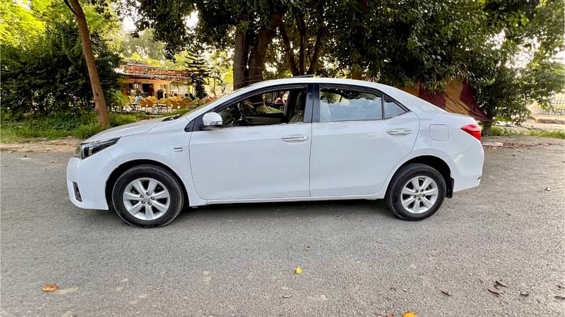 Toyota Altis Grande 1.8 CVTi 2015 3