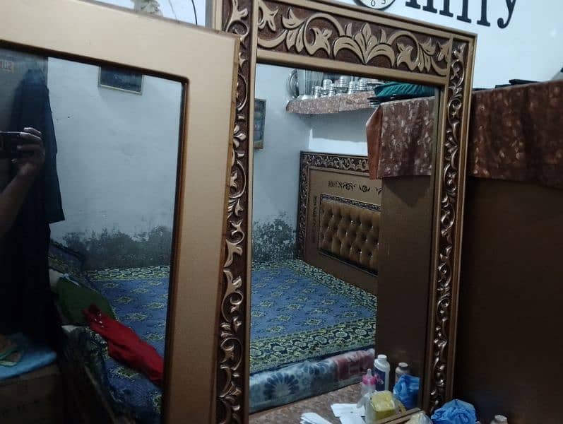 Bed set aur sof set completely set Abi 1 year how h shadi koi 2