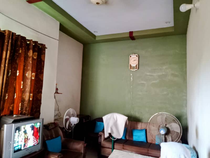 2 BED DD PORTION FOR SALE, MAIN JAMIA MILLIA ROAD, COMMERCIAL PLOT, ROAD FACING, FULLY TILED, LEASED WITH GAS, KE, WATER. CENTER OF THE CITY. COMMERCIAL RUNNING MARKETE. 5