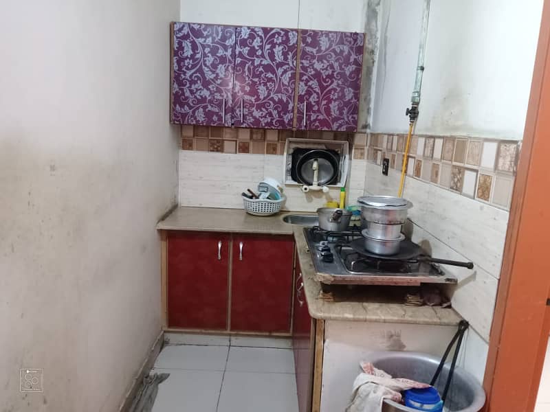 2 BED DD PORTION FOR SALE, MAIN JAMIA MILLIA ROAD, COMMERCIAL PLOT, ROAD FACING, FULLY TILED, LEASED WITH GAS, KE, WATER. CENTER OF THE CITY. COMMERCIAL RUNNING MARKETE. 12