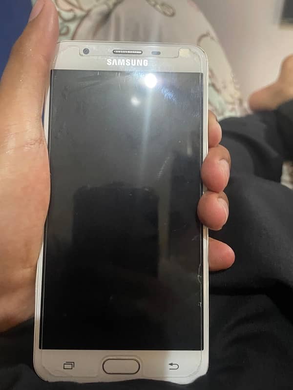 samsung galaxy j7 prime 10/7 2/32 2