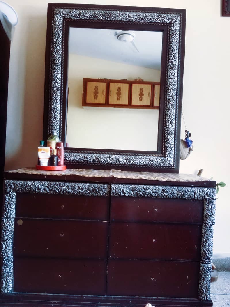 dressing table 0