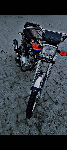 bike bilkul ok hy engine ok kagaz nai hy satam kar k dain gy koi masla 3