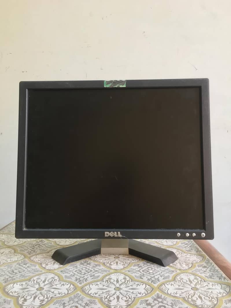 Dell 17 inches LCD monitor Excellent condition + Free Power&Vga cable 6