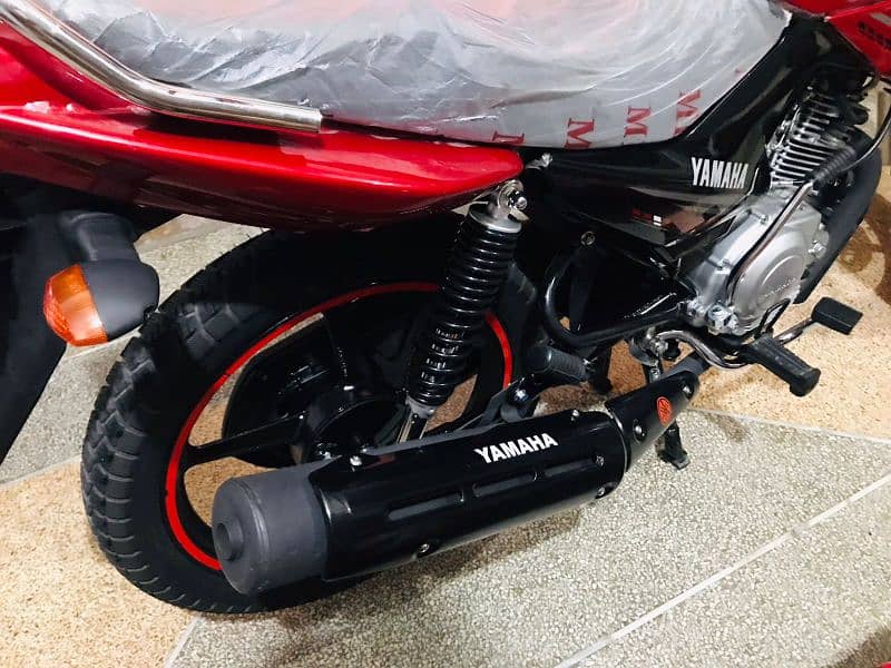 Yamaha YBR 125 G Red 9/10 condition 4