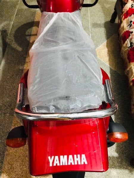 Yamaha YBR 125 G Red 9/10 condition 6