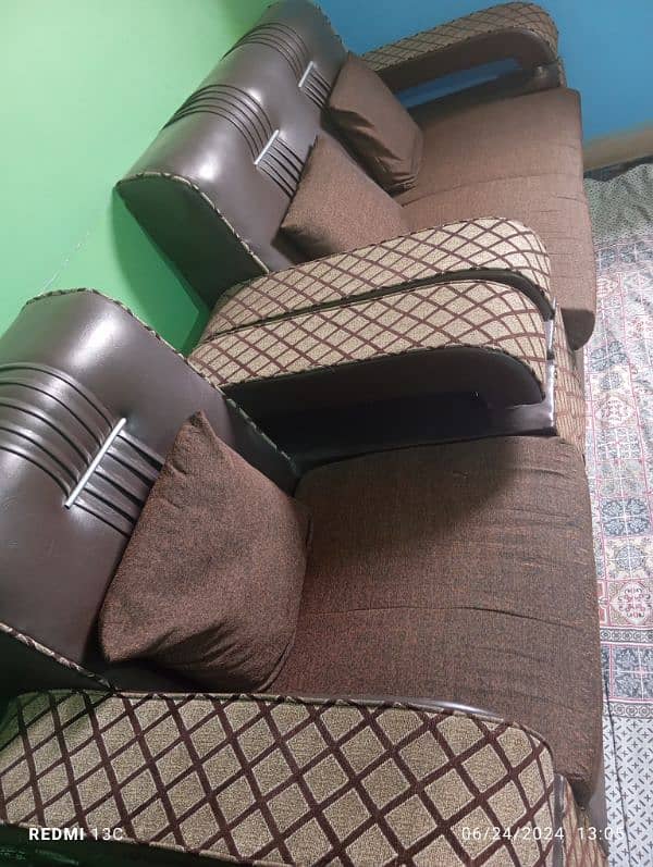 Selling 7 seater sofa set 3