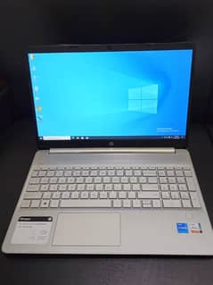 HP Laptop Core i5 Intel XE Graphics