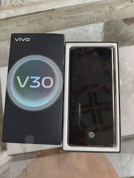 Vivo V30 12/256 1