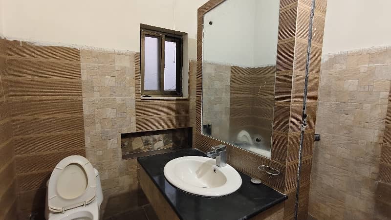 1 Kanal Upper Portion Available For Rent In Sukh Chayn Garden Near Bahria Town Lahore 4