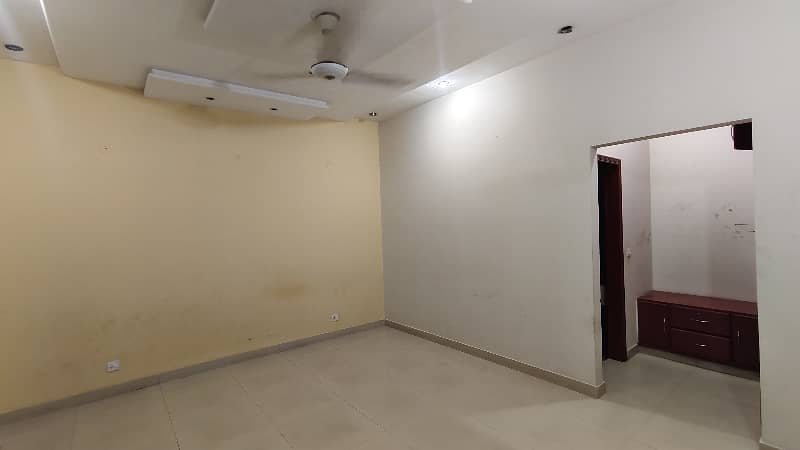 1 Kanal Upper Portion Available For Rent In Sukh Chayn Garden Near Bahria Town Lahore 5