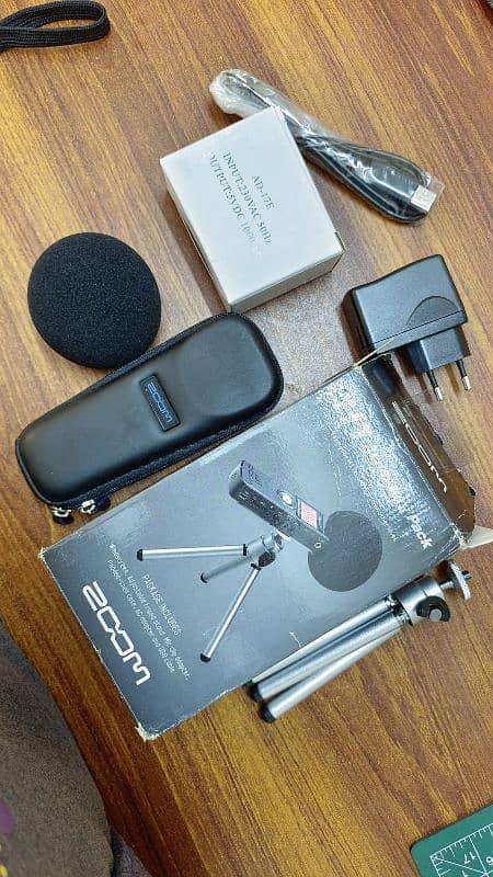 Zoom H1n Microphone & Complete Accessories 8