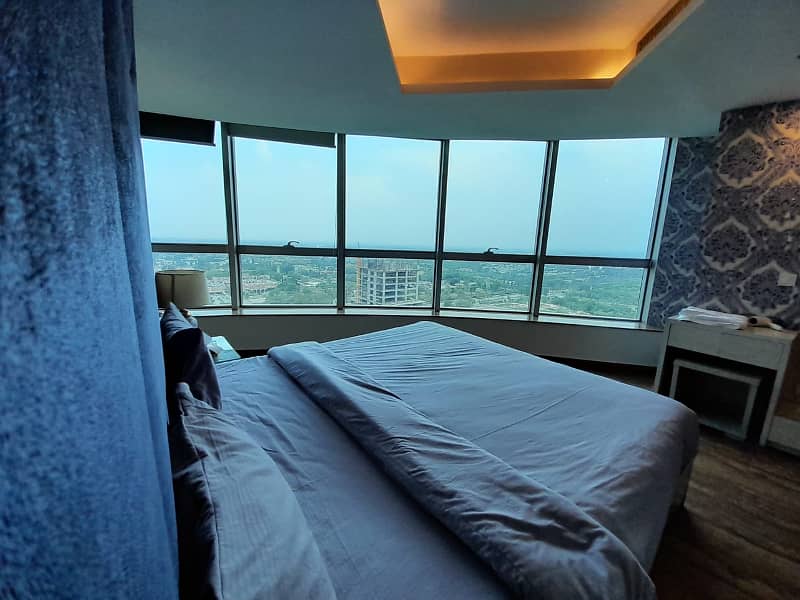 For tonight reservation in centaurus mall a luxury 1bedroom available 2