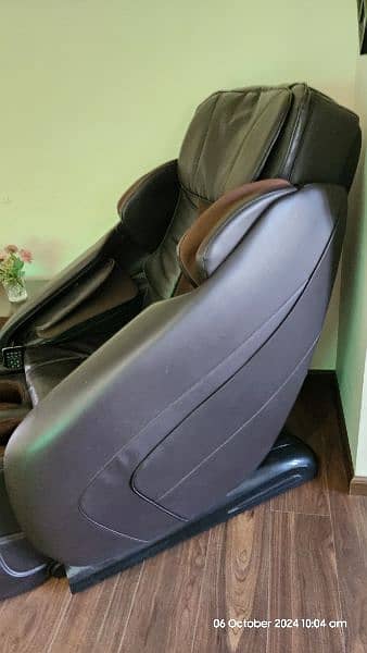 JC Bucman Full Body Massage Chair 0