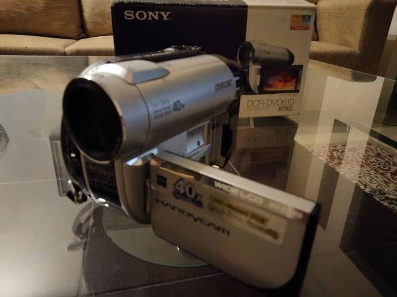 Sony DCR-DVD610 Handycam Cancorder 1