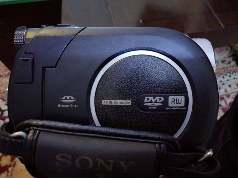 Sony DCR-DVD610 Handycam Cancorder 7