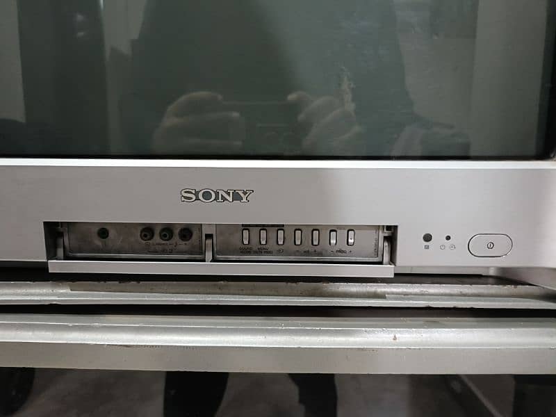 Sony Wega Trinitron 25" with free trolley 6