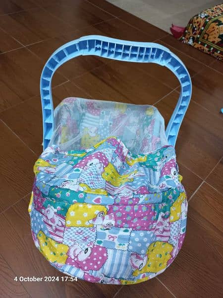 baby Carry Cot 2