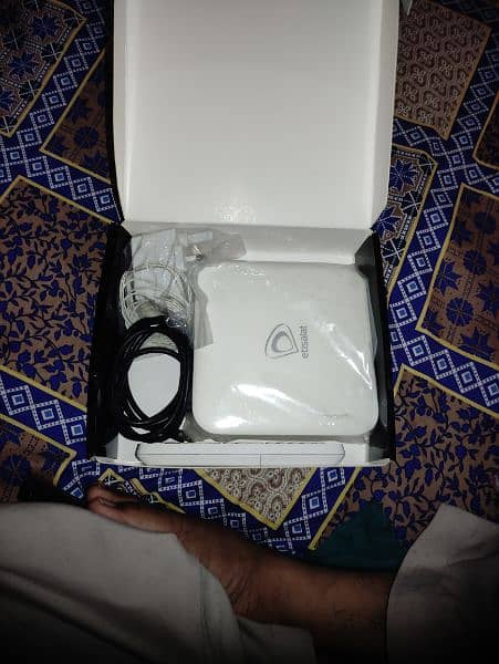 Etisalat TV box Android 9 with voice remote 2