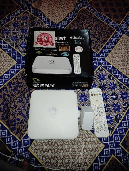 Etisalat TV box Android 9 with voice remote 4