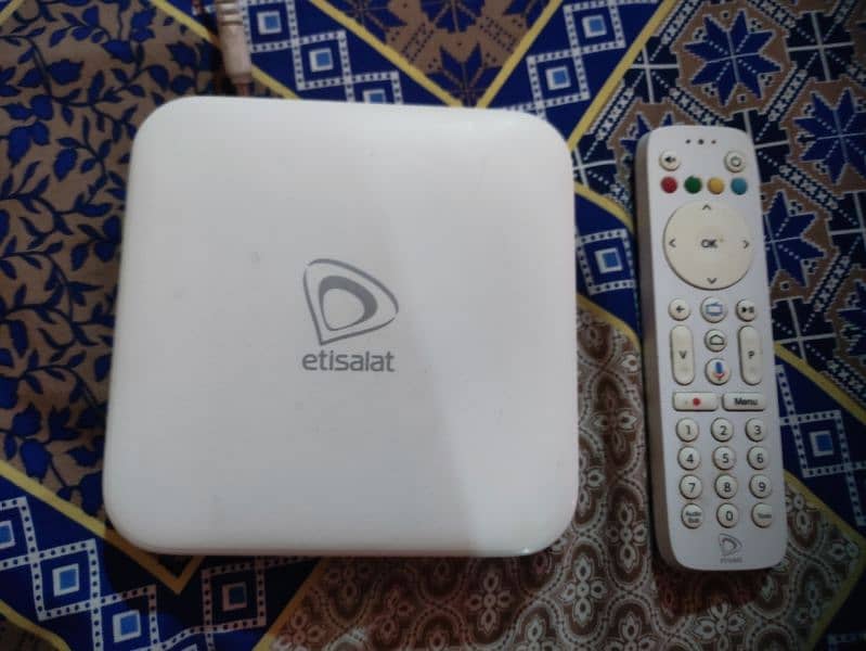 Etisalat TV box Android 9 with voice remote 5