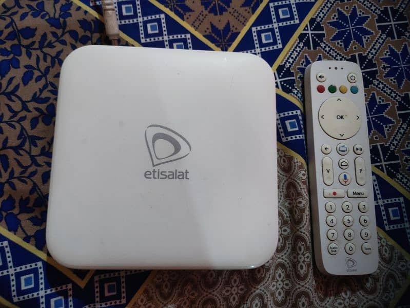 Etisalat TV box Android 9 with voice remote 6