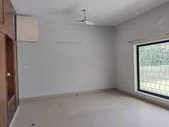 10 Marla Upper Portion For Rent Available In E-11 0