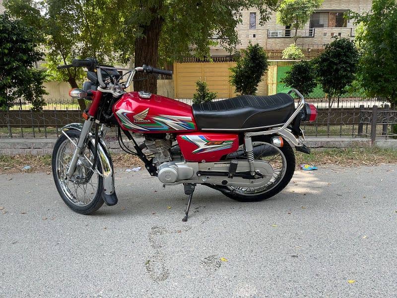 i am selling my bike Honda 125 2022/23 1st owner 1