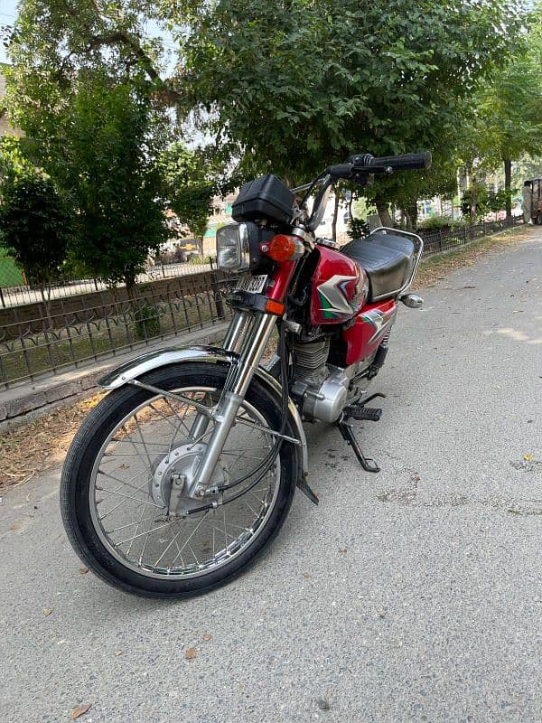 i am selling my bike Honda 125 2022/23 1st owner 2