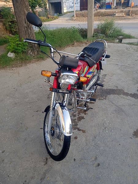 Honda CD 70 motorcycle for urgent sale. 2