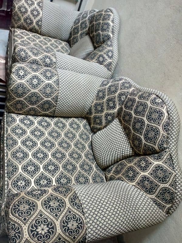 1 seater Sofa, 2pcs for sale. (Large size sofa) 0