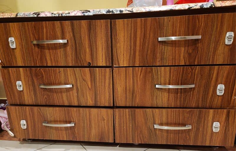 1 almari and 6 drawers 1