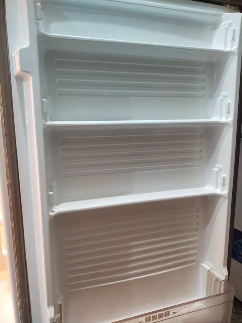 Good Condition Dawlance Fridge 3