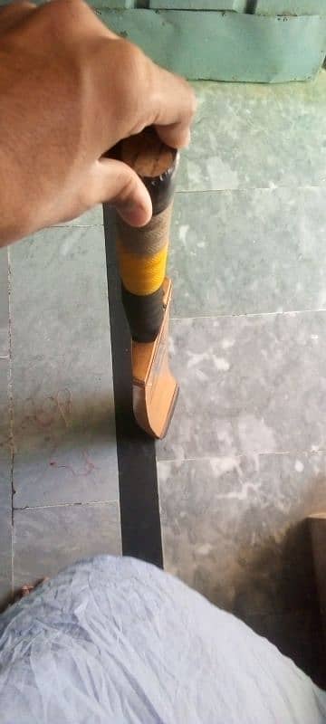 AM Click shoot bat in good condition bohat achi quality ha 03121540564 3