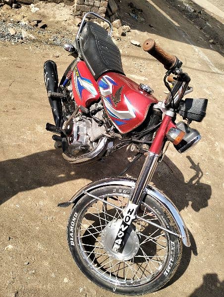 Honda 125 all ok condition ok contact me 0