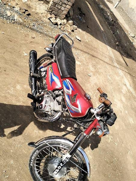 Honda 125 all ok condition ok contact me 6