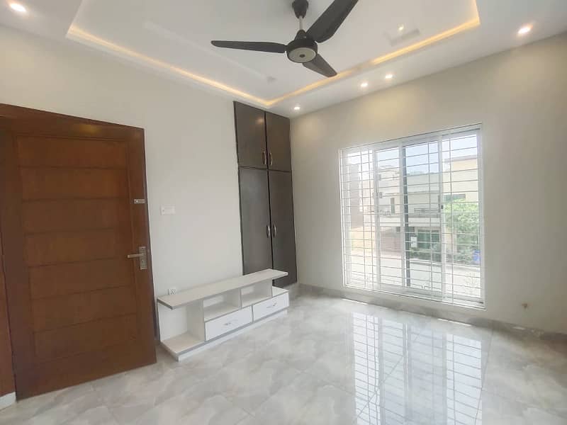 Brand New Condition Single Unit House For Rent 8