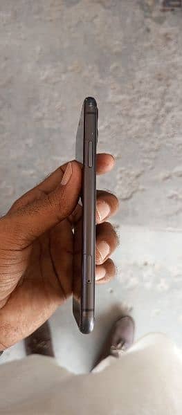 iphone 11 Gray color 64gb 1