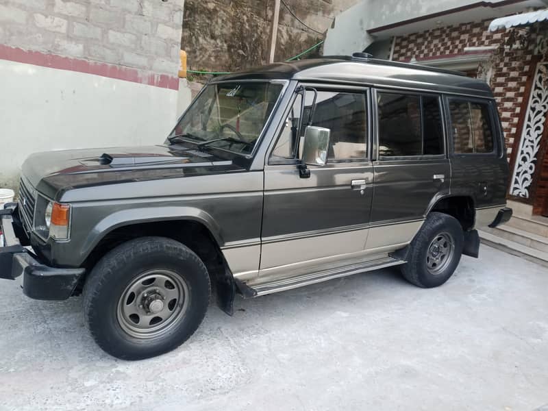 Mitsubishi pajero 1991 2