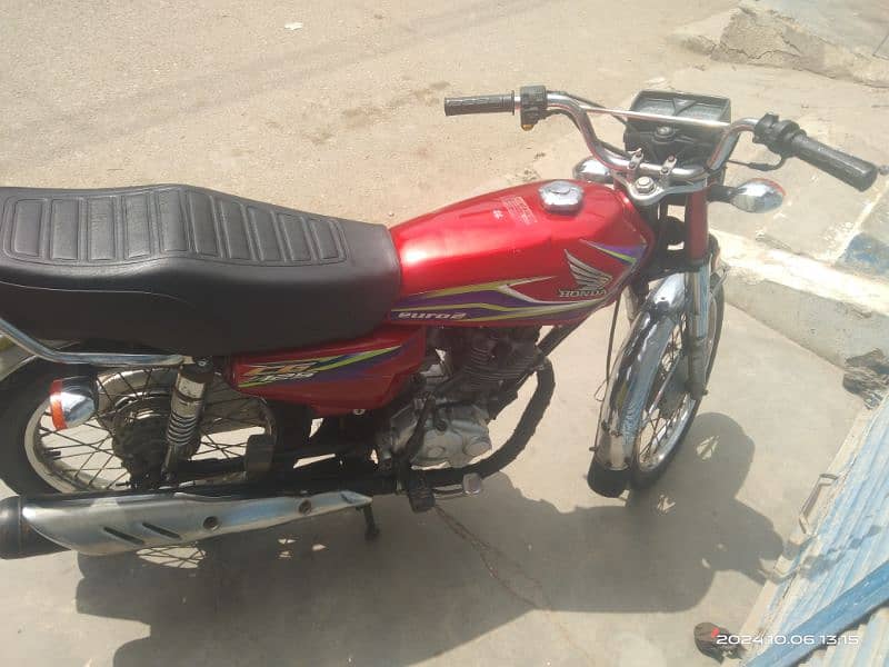 honda 125 Karachi num 1st owner complete paper 1