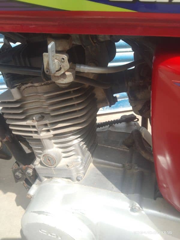 honda 125 Karachi num 1st owner complete paper 3