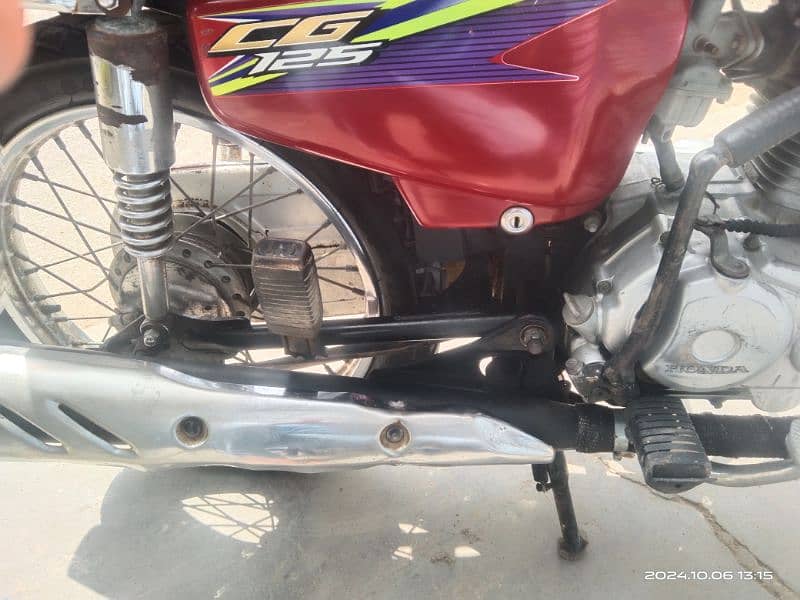 honda 125 Karachi num 1st owner complete paper 5