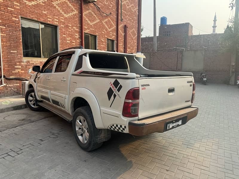 Toyota Hilux 2014 4