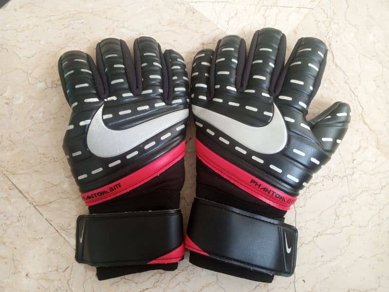 goalkeeper gloves 0