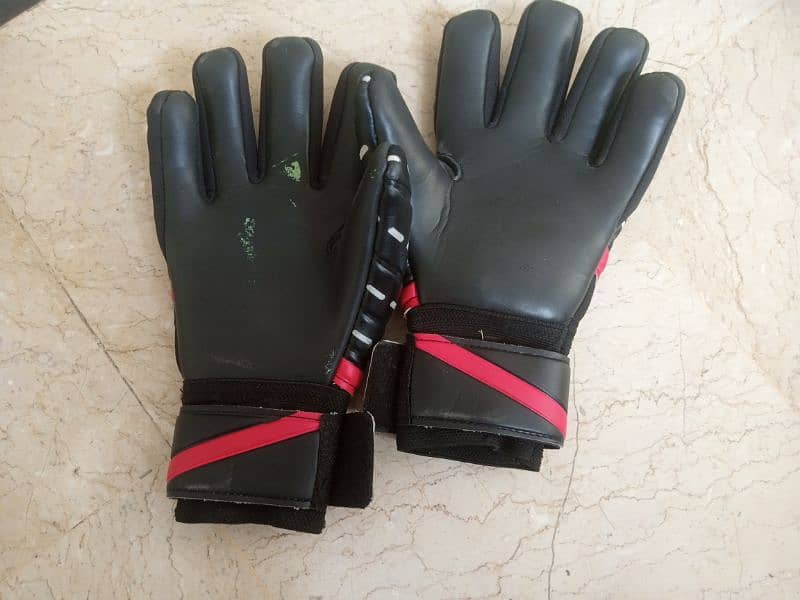 goalkeeper gloves 1