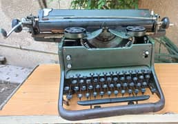 vintage 1950s Halda round keys typewriter