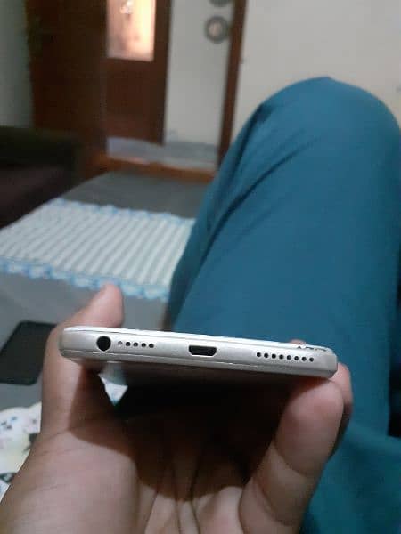 Oppo f1s good condition 4