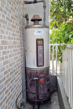 Used Gas Geyser with 25 Liters Storage Capacity 03334549675