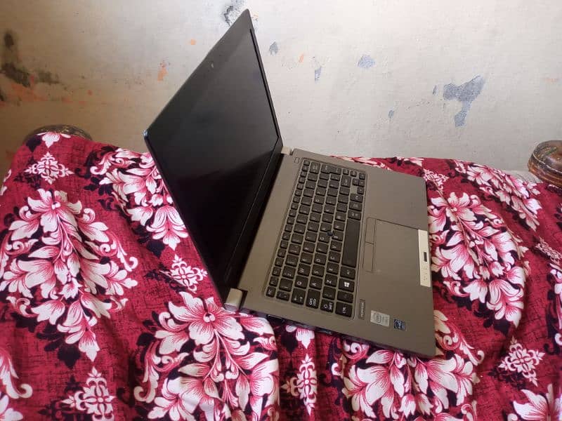 Toshiba Core i5 ,4GB Ram 256 SSD 1